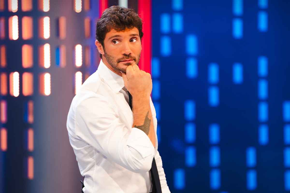 De Martino, gaffe ad Affari Tuoi: questa volta l'ha fatta grossa -  Vivereateneo.it